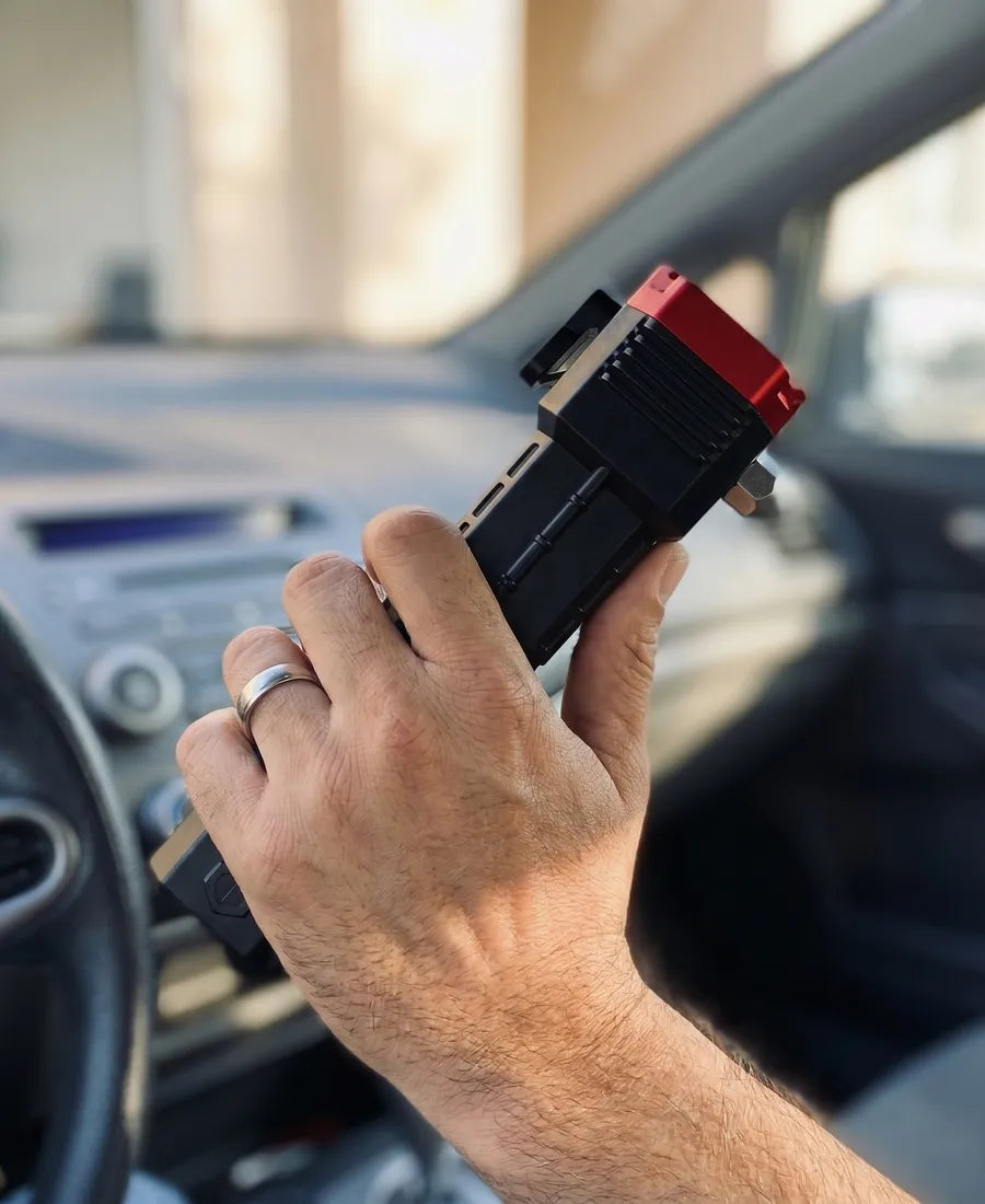 *PAGA 1 y LLÉVATE 2* Linterna Indestructible Súper Potente 6 en 1 PowerLUMEN